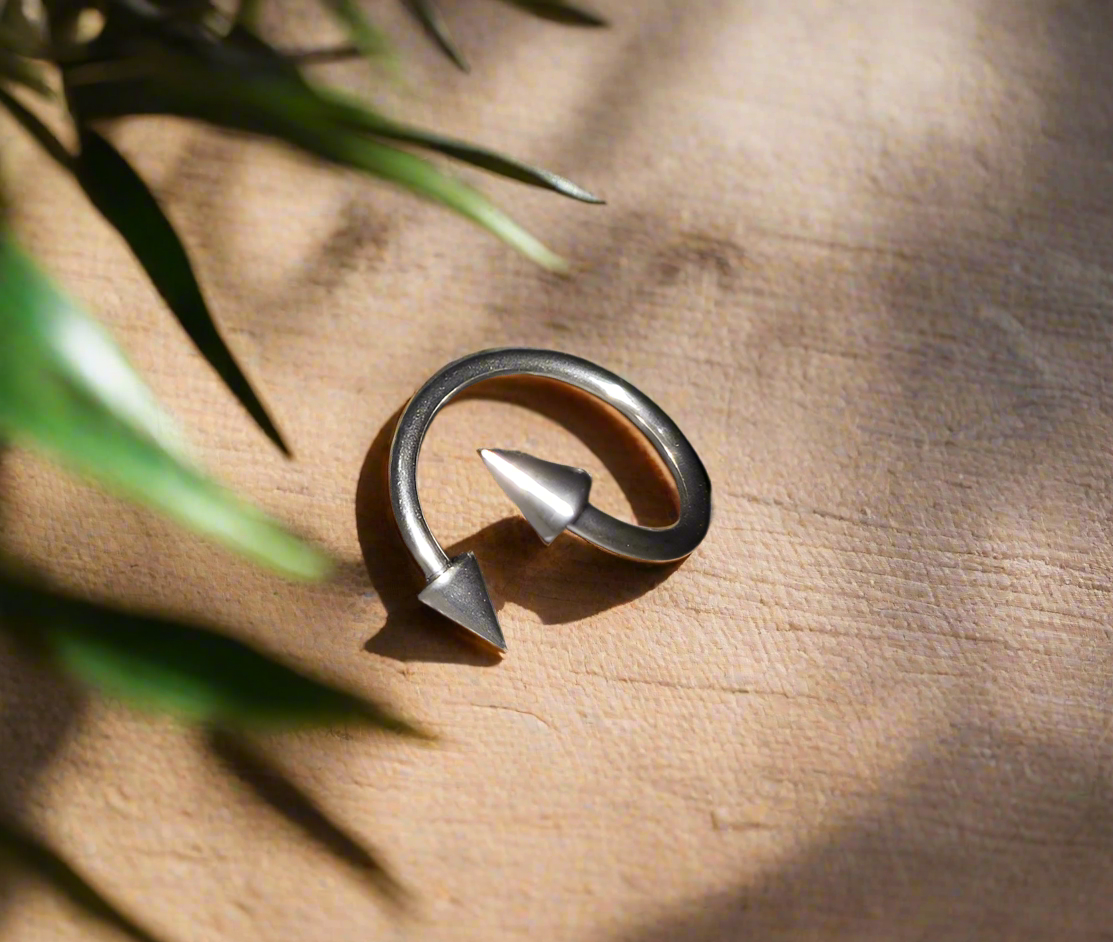 316L Stainless Steel Curly Lip Piercing 12mm, 16 Gauge with Steel Spike Ends