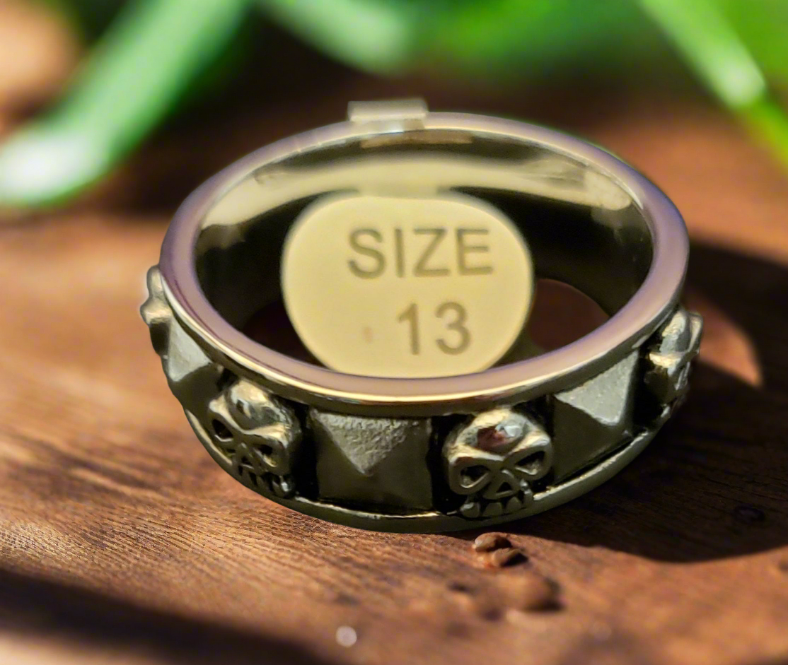 Mens Skulls with Pyramids Steel Ring