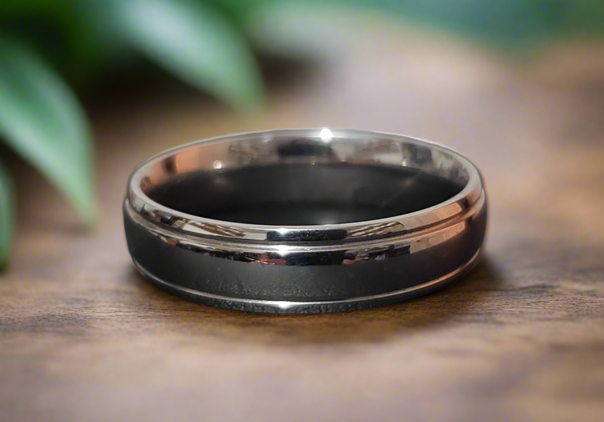 Ladies/Men's Simple Steel Band Ring with Beveled Edge