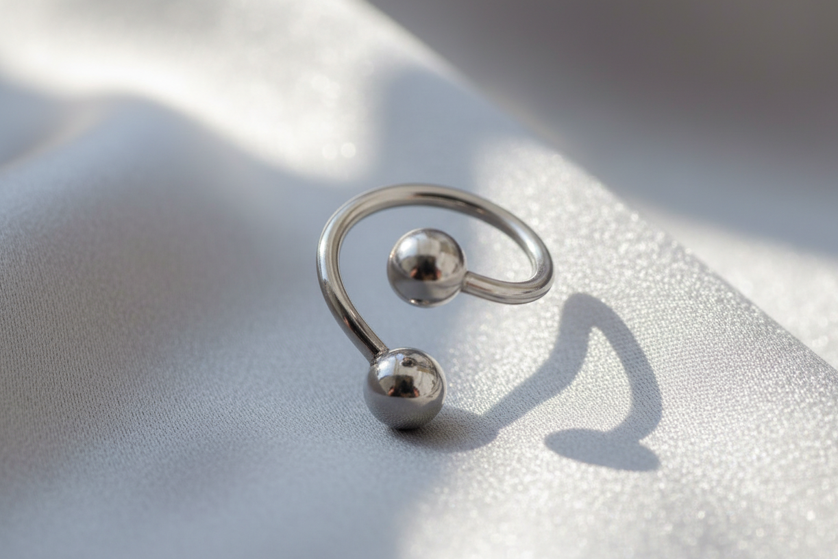 Versatile Steel Curled Barbell in 316L stainless steel.